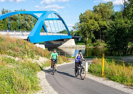 Isarbrücke und Isarradweg in Moosburg (LRA Freising_Udo Bernhart) Isarbrücke und Isarradweg in Moosburg